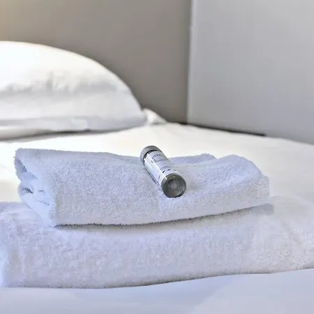 Apartment 1 Bedroom Only 15 Min Walk To The Louvre Paris