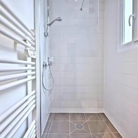 1 Bedroom Only 15 Min Walk To The Louvre Apartment Paris
